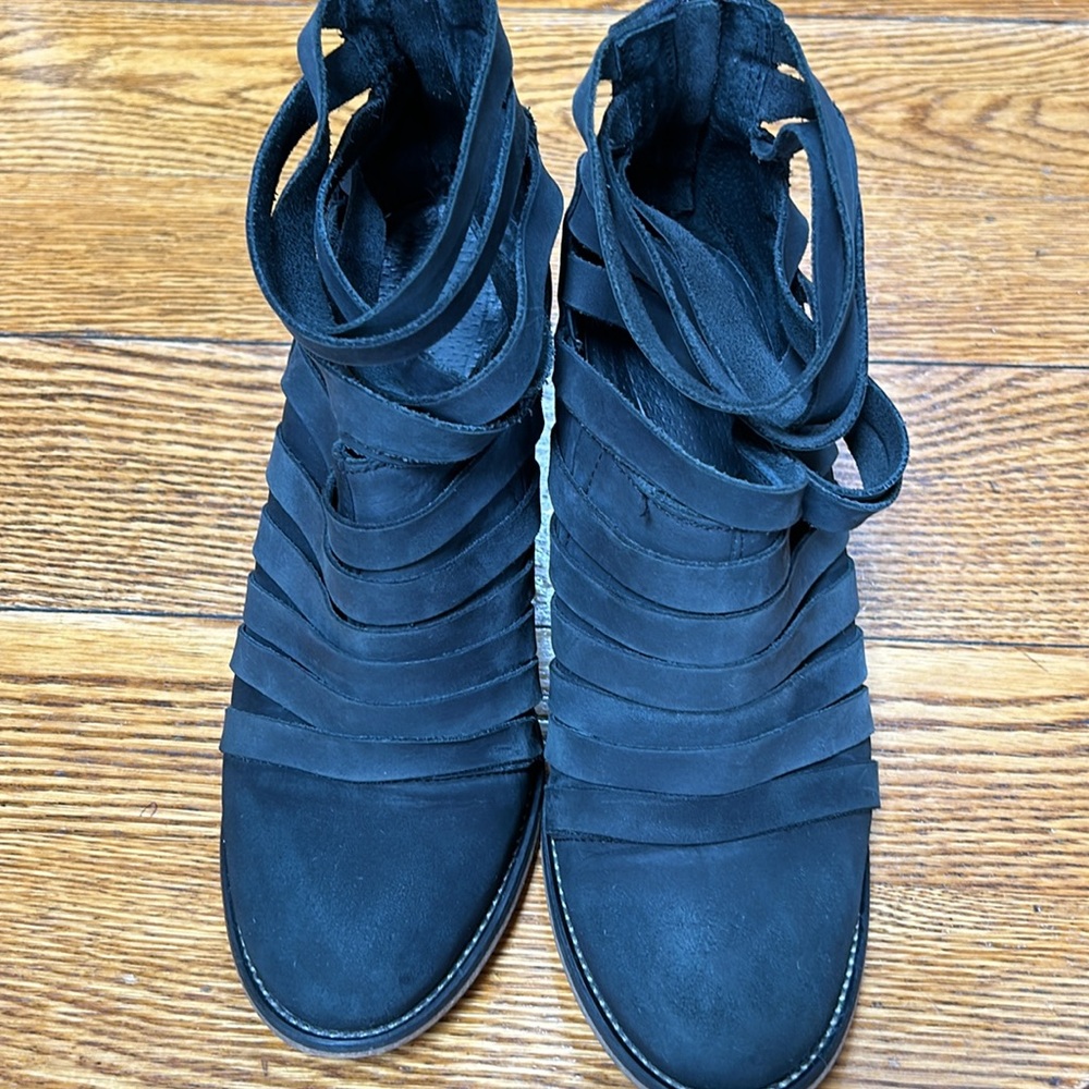 Free People Hybrid Strappy suede leather boot. Zip back, heel 3.5”. EU 39 US 8.5